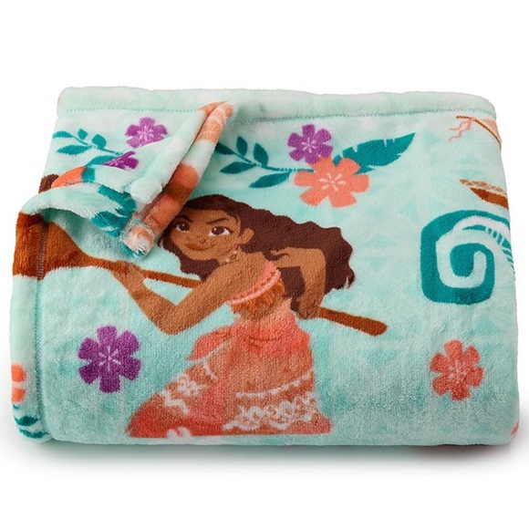The Big One Other - Disney Moana Super Soft Plush Throw Blanket